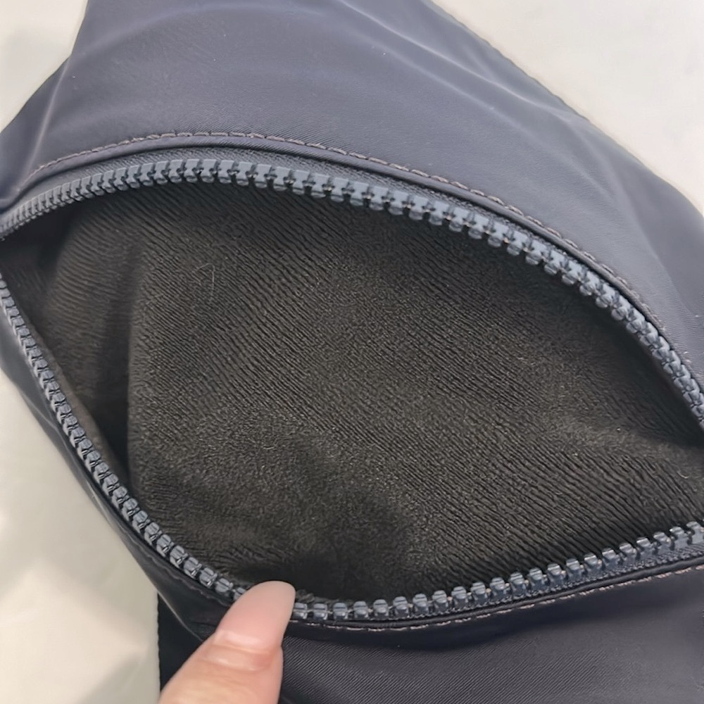 Lululemon Fast Track Belt Bag midnight Navy EUC - Picture 8 of 15